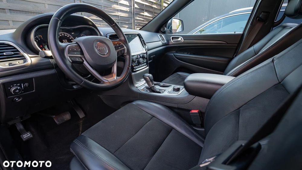 Jeep Grand Cherokee - 32