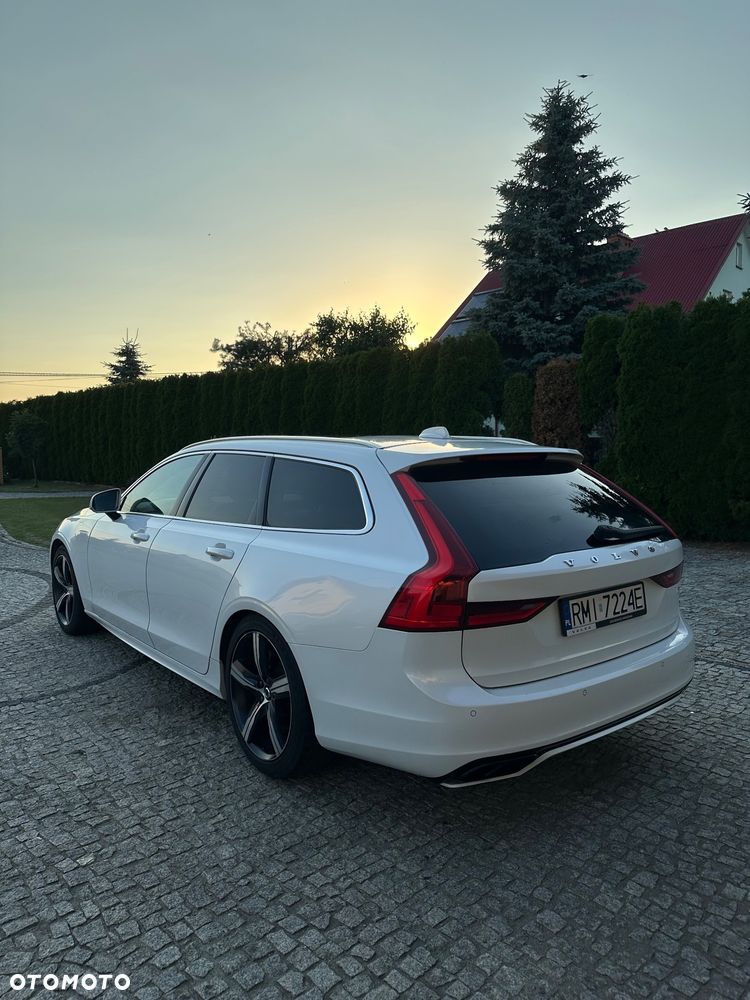 Volvo V90 D3 R-Design - 4