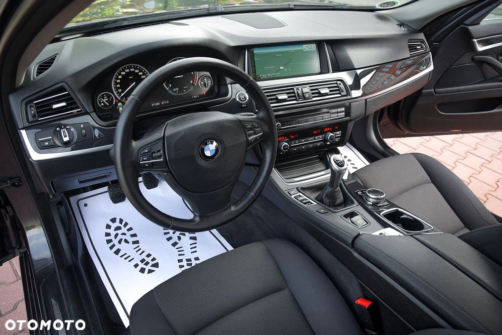 BMW Seria 5 520d - 25
