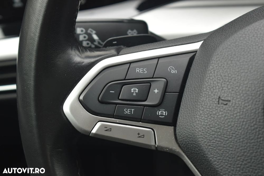 Volkswagen Golf Variant 2.0 TDI SCR DSG Life - 32