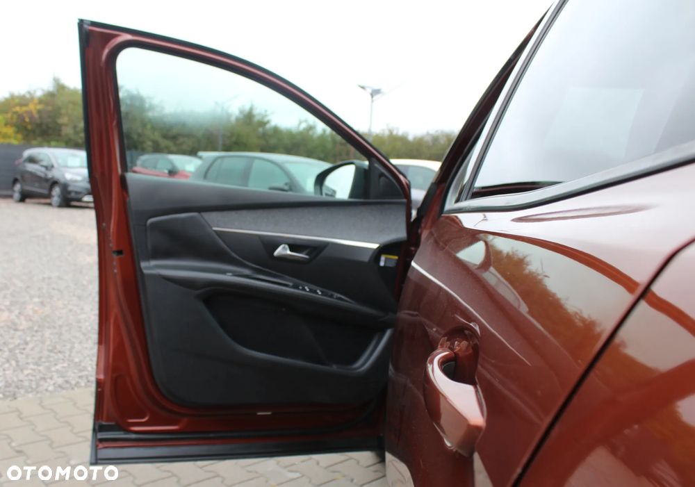 Peugeot 3008 1.2 PureTech Allure S&S - 14