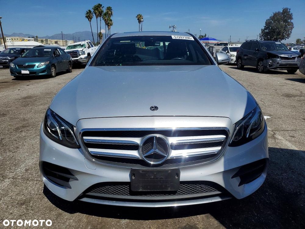 Mercedes-Benz Klasa E 300 9G-TRONIC AMG Line - 5
