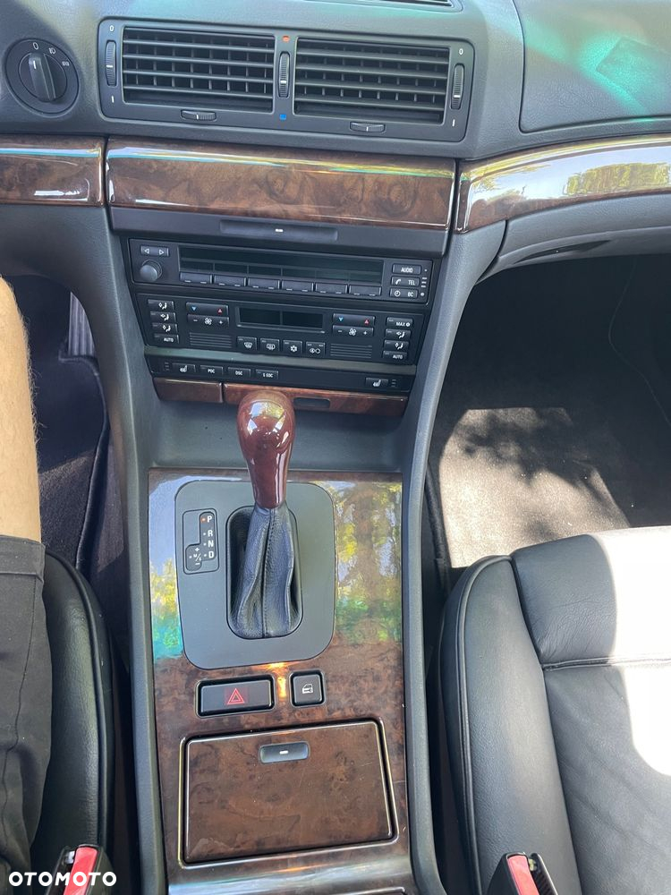 BMW Seria 7 740i - 22