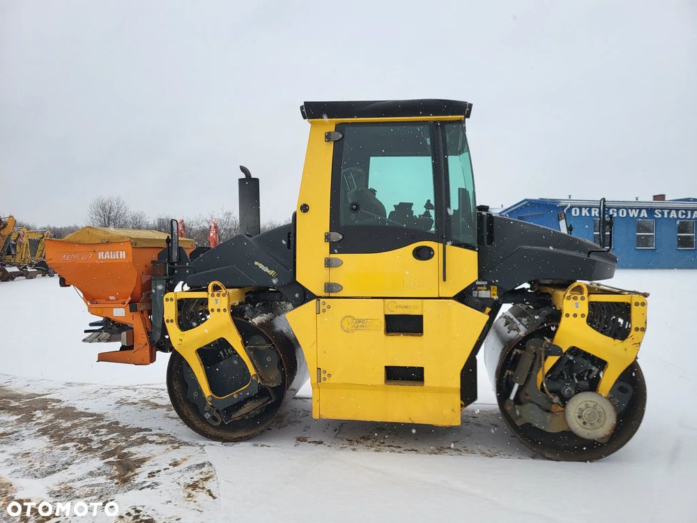 Bomag BW 154 AP 4 AM + rozsypywacz grysu z Niemiec - 2