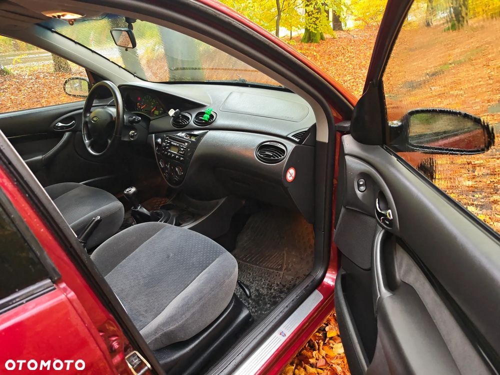 Ford Focus 1.6 Ghia - 21