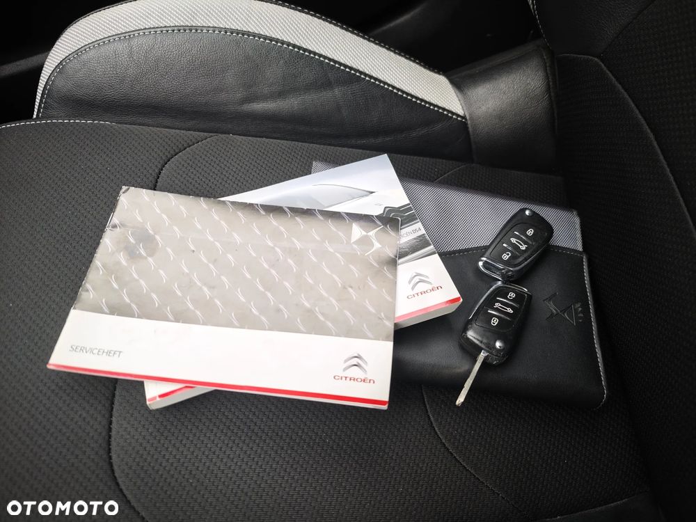 Citroën DS4 e-HDi 110 SoChic - 12