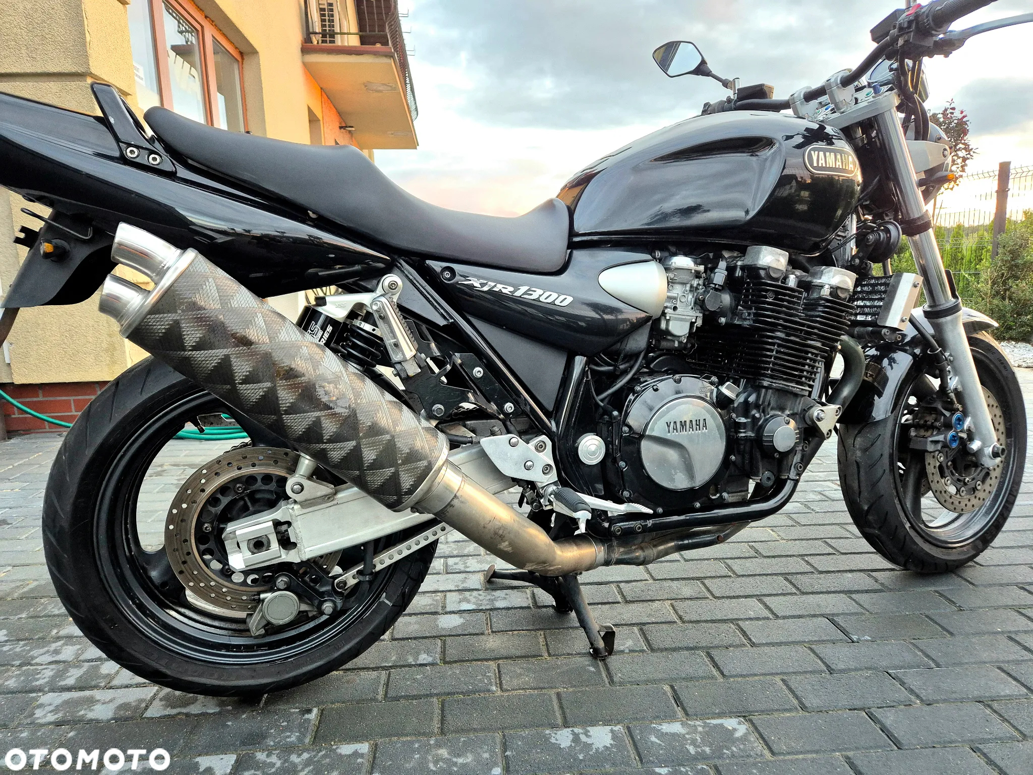 Yamaha XJR - 10