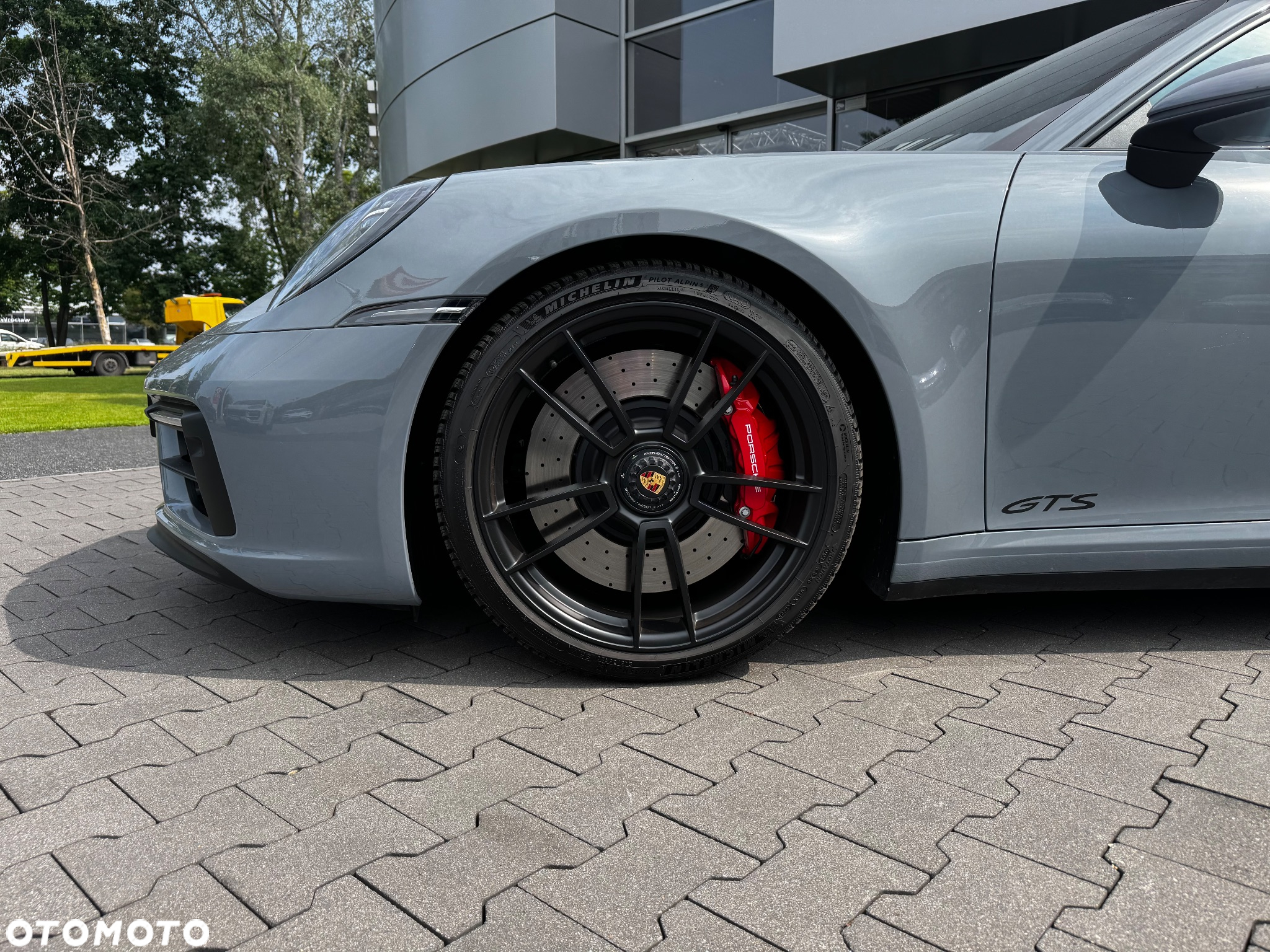 Porsche 911 Carrera GTS - 12