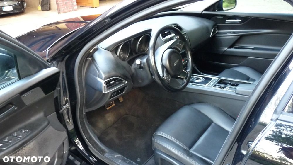 Jaguar XE 25t AWD Prestige - 11