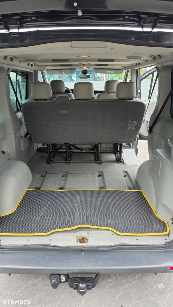 Renault Trafic Passenger - 16