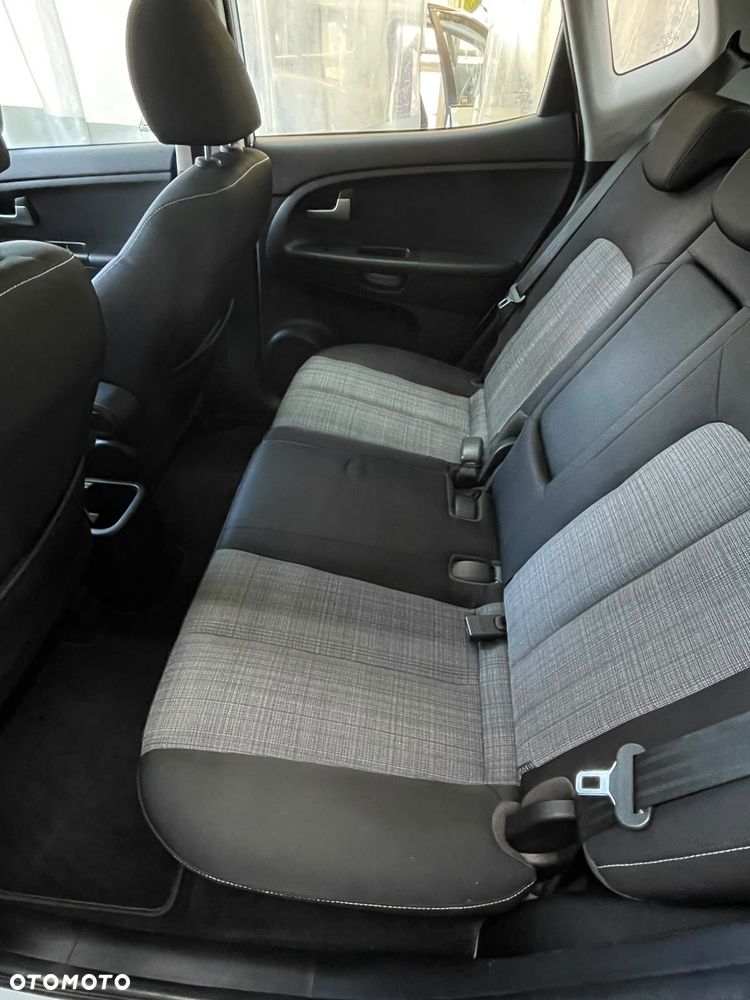 Kia Venga 1.4 CVVT Titanium Collection - 24
