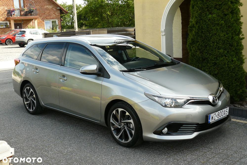 Toyota Auris 1.6 D-4D Design Edition - 1