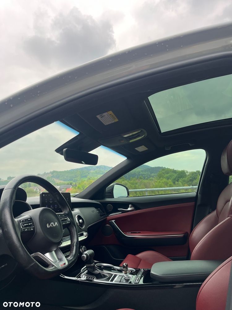 Kia Stinger - 8