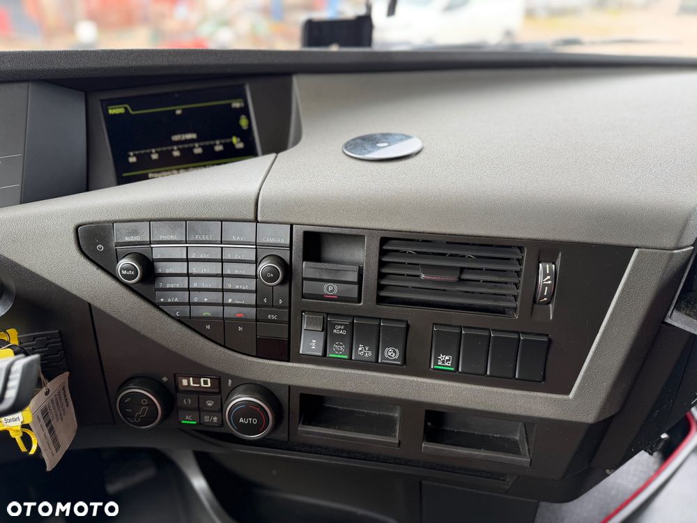 Volvo FH4 / AUTOMAT / POLSKI SALON !! / STANDARD / EURO 6 / 2015 ROK - 31