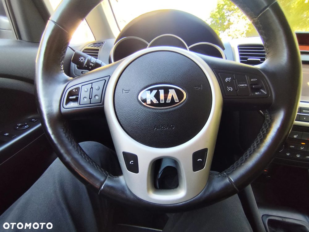 Kia Venga - 32