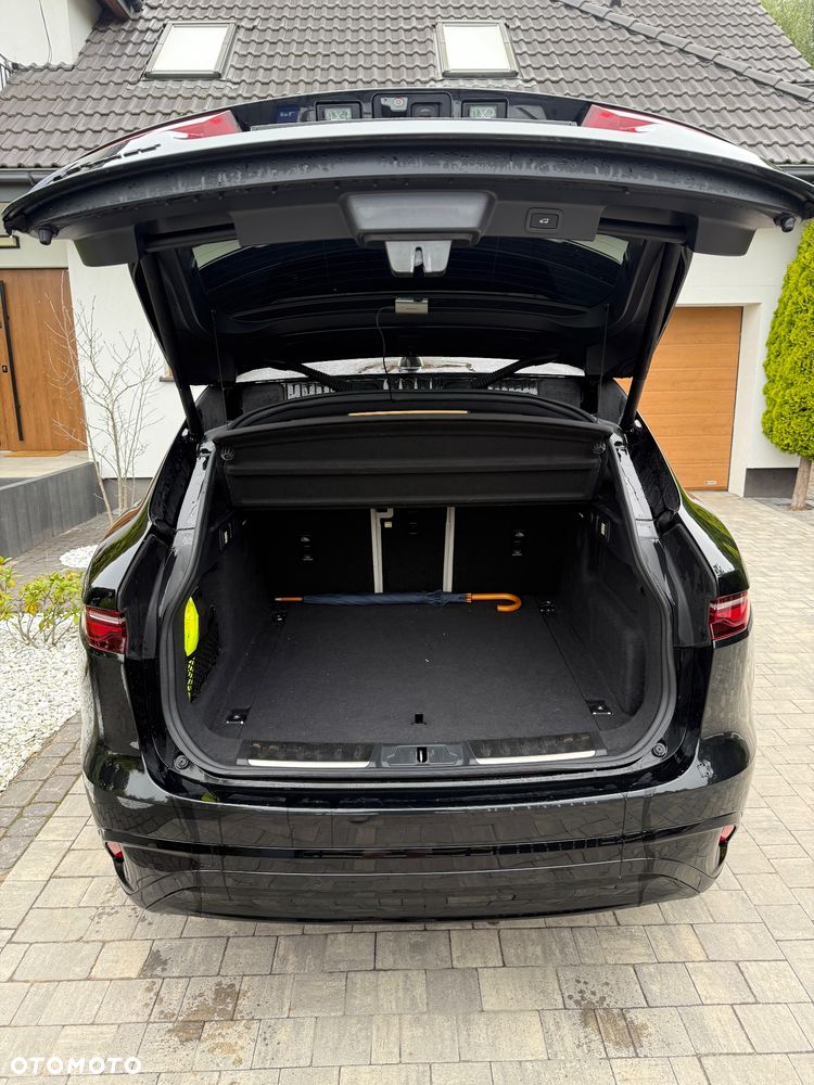 Jaguar F-Pace 2.0 P250 mHEV AWD R-Dynamic Black - 8