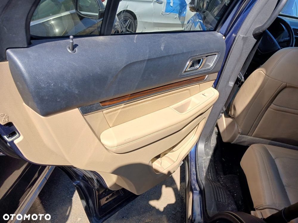 Ford Explorer - 16
