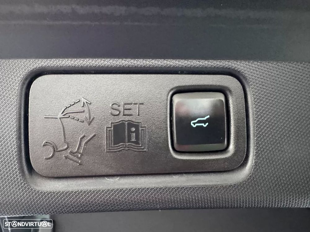 Ford Mustang Mach-E 75.7 kWh Premium AWD - 41