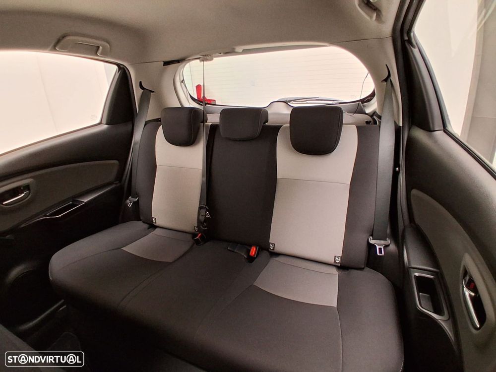 Toyota Yaris - 12