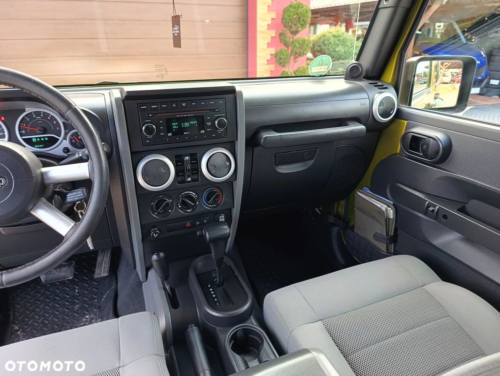 Jeep Wrangler Unlimited 3.8 Automatik Sahara - 30