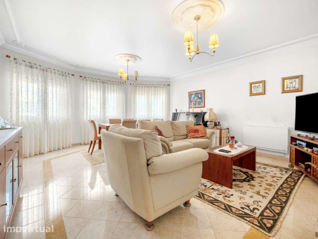Moradia T4+1 localizada no bairro do 'Casal Novo'. - Grande imagem: 2/30