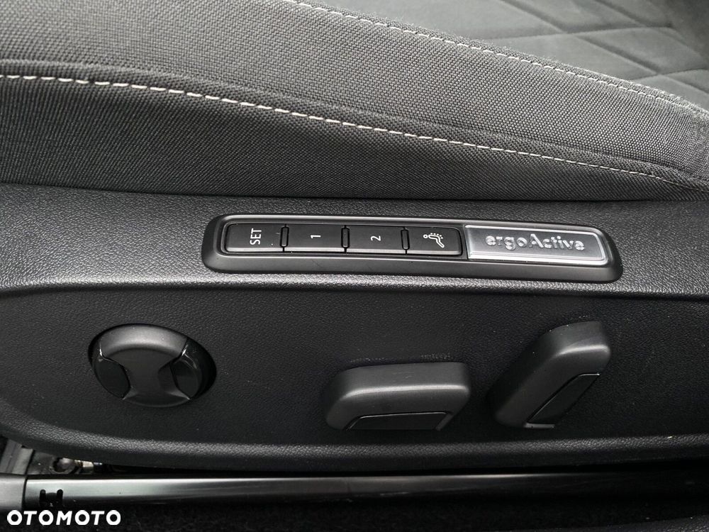 Volkswagen Golf - 12