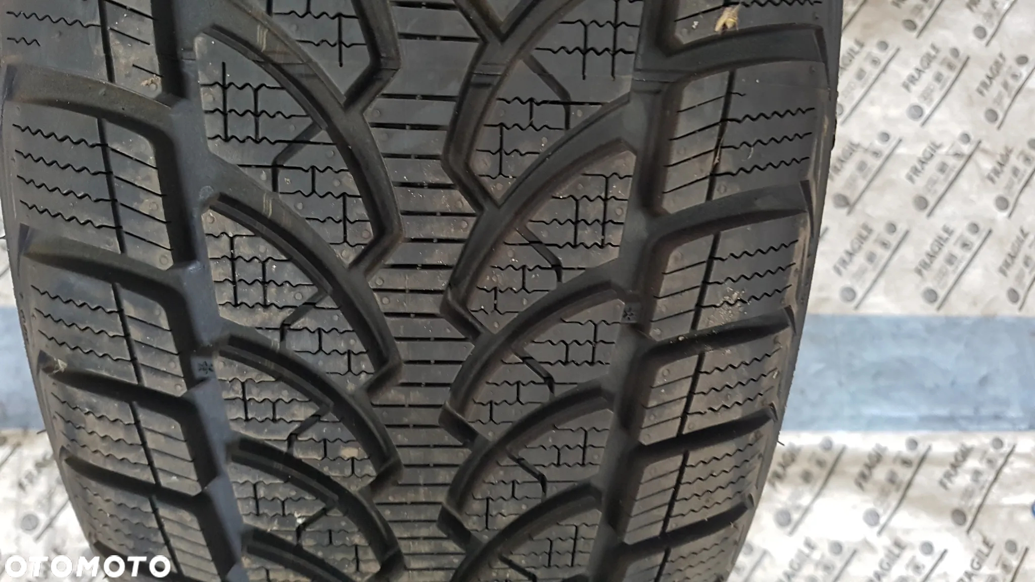 BRIDGESTONE BLIZZAK LM-32 RFT  225/50R17  225/50/17 - 2