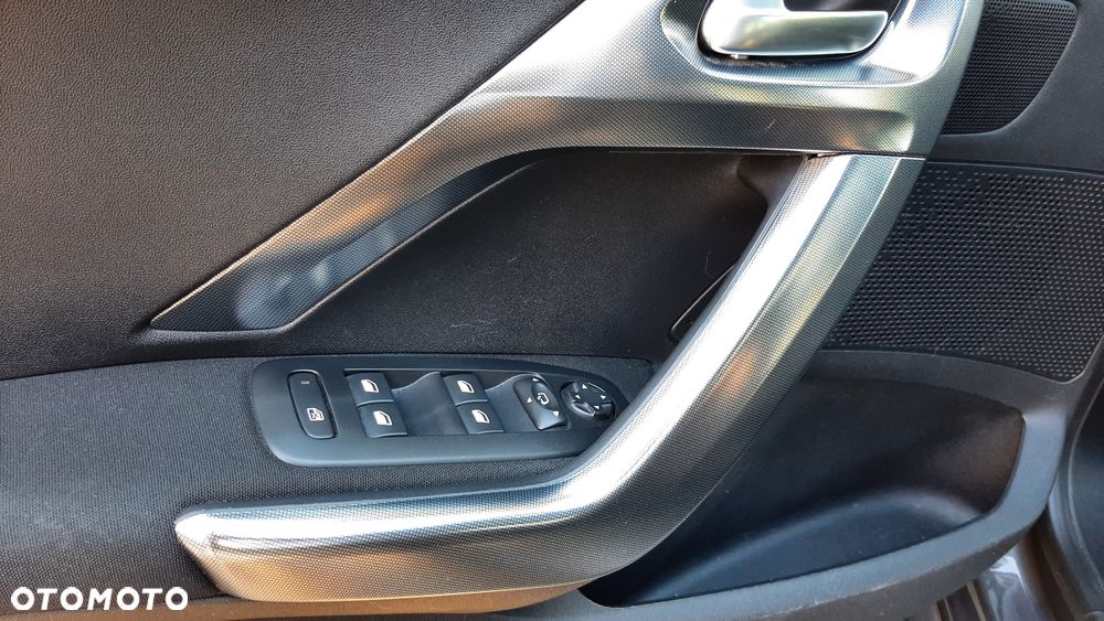 Peugeot 2008 1.2 Pure Tech GPF Allure S&S - 17