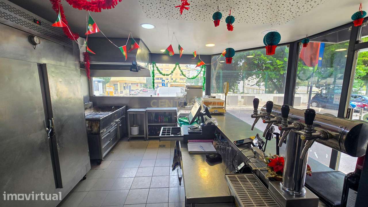 Oportunidade de Negócio – Restaurante / Churrasqueira em Pleno Funcion - Grande imagem: 2/36