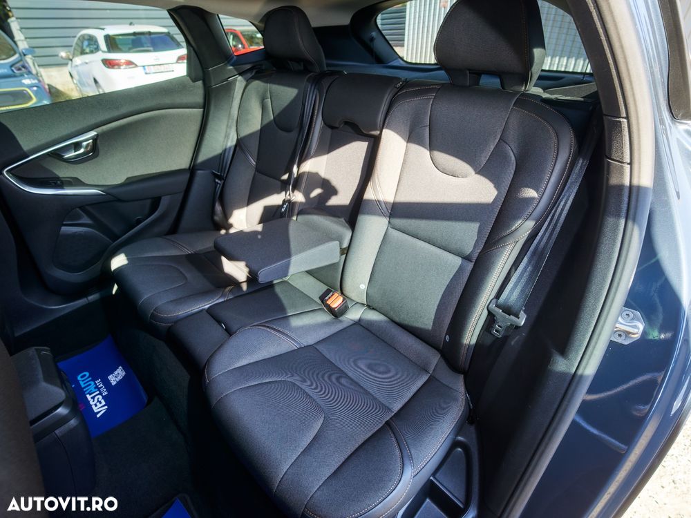 Volvo V40 D3 Geartronic Momentum - 17