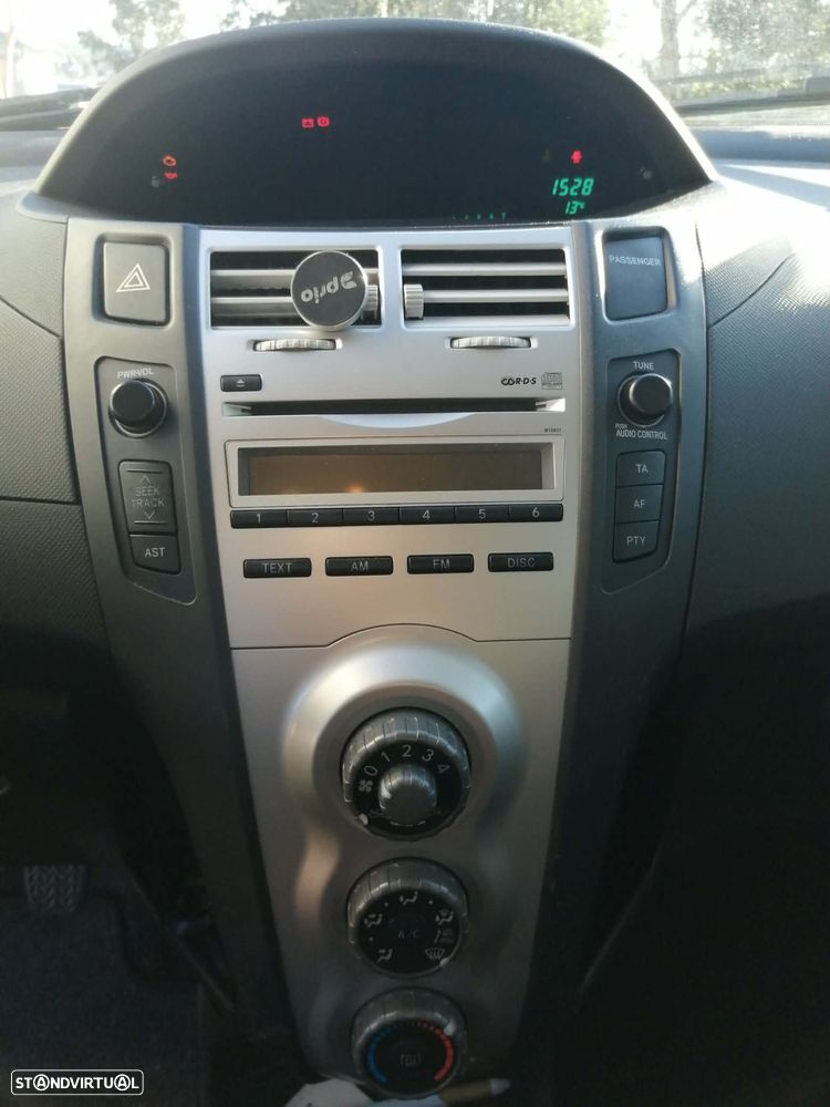 Toyota Yaris 1.0 Base - 6