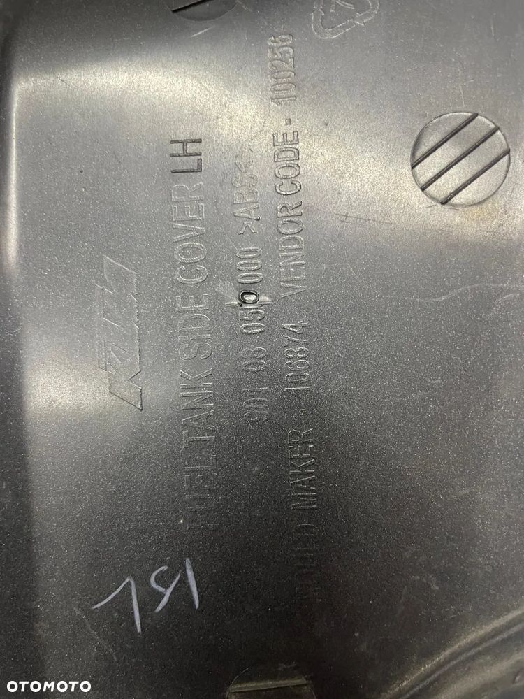 Wypełnienie baku dolne lewe owiewka KTM Duke 125 (2016) 200 (2022) 250 (2016) 390 (2016) - 3