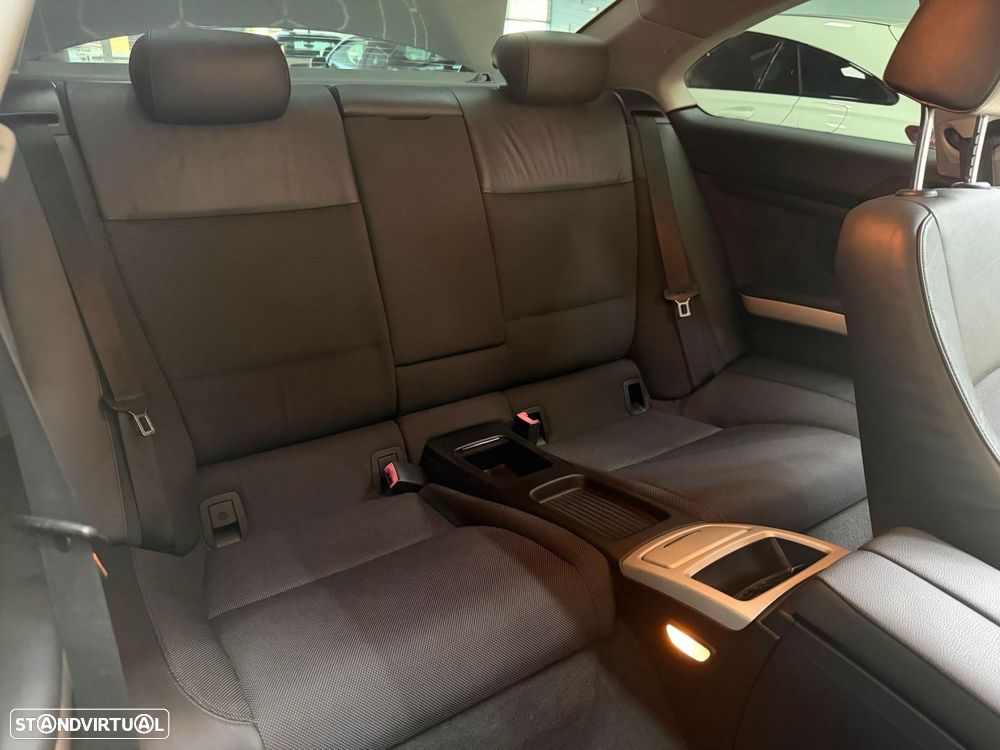 BMW 320 d Coupe - 12