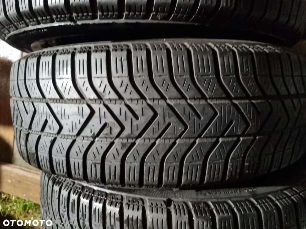 Opony Pirelli Winter 190 Snowcontrol Serie 3 185/60 R15 88T 2021r 5/4,5mm - 4