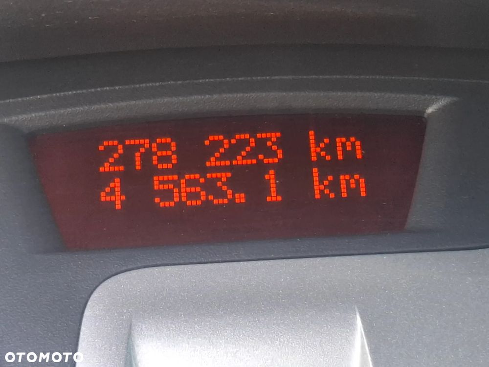 Renault Clio - 10