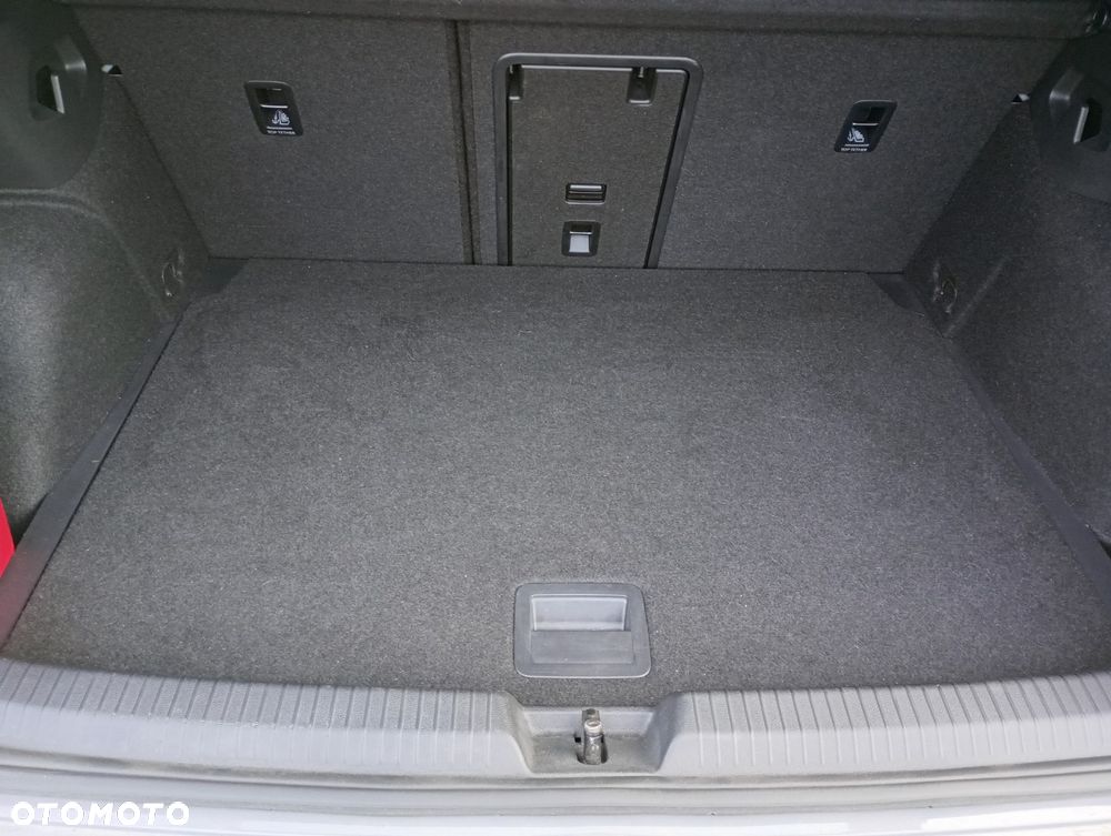 Volkswagen Golf 1.0 eTSI OPF DSG Life - 12