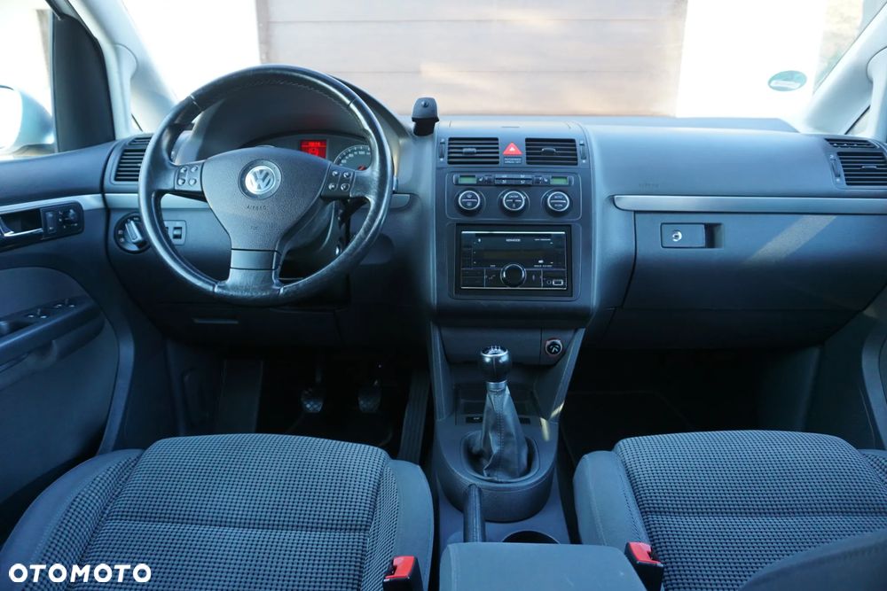 Volkswagen Touran 2.0 TDI Highline - 18