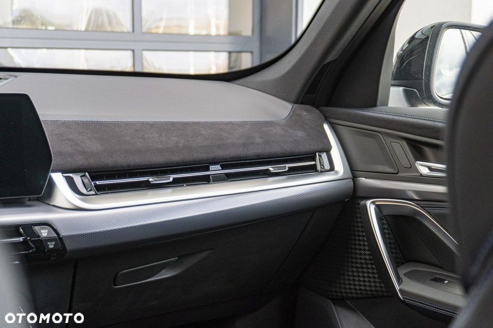 BMW X1 sDrive18i - 25