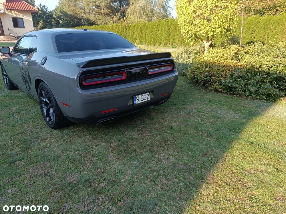 Dodge Challenger - 7