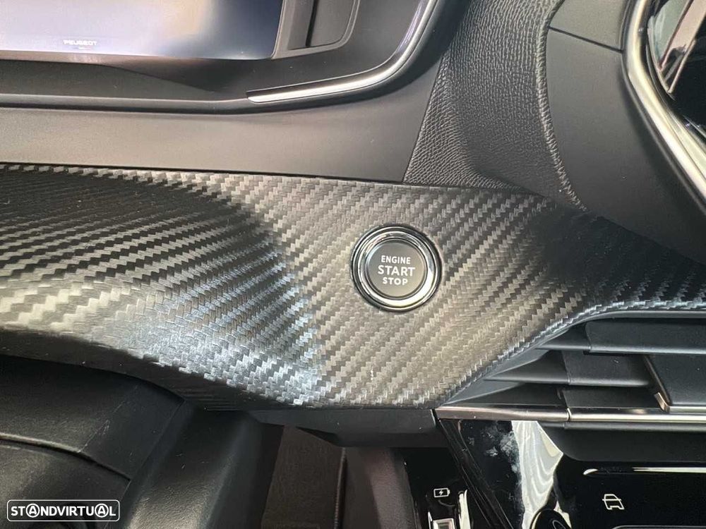 Peugeot 2008 1.2 PureTech Allure - 17