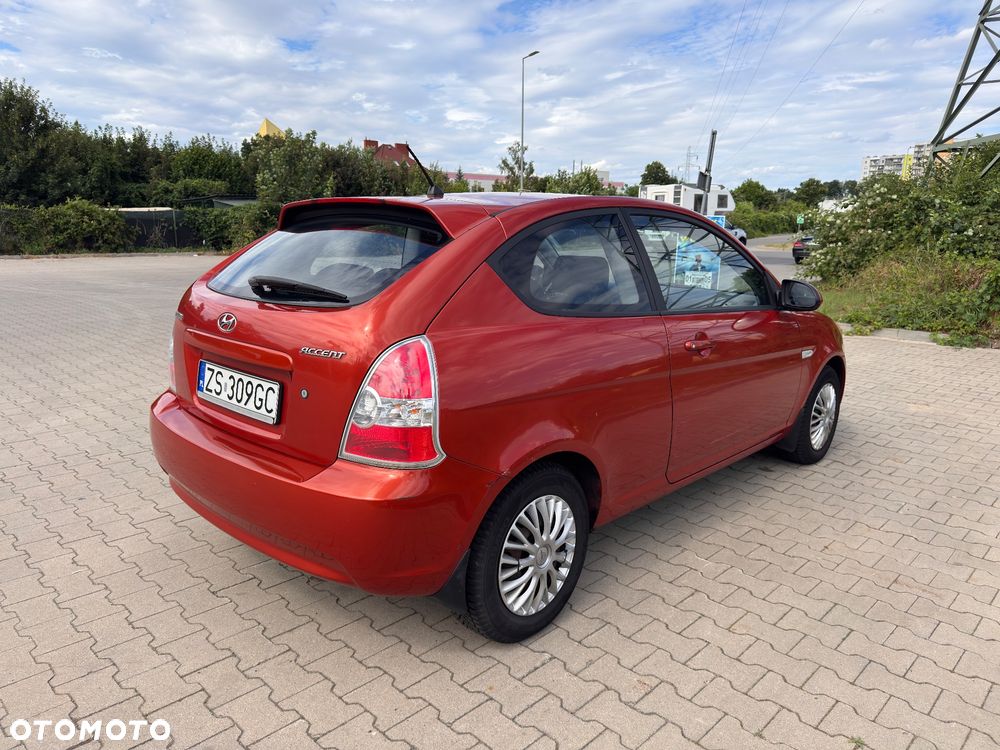 Hyundai Accent - 5