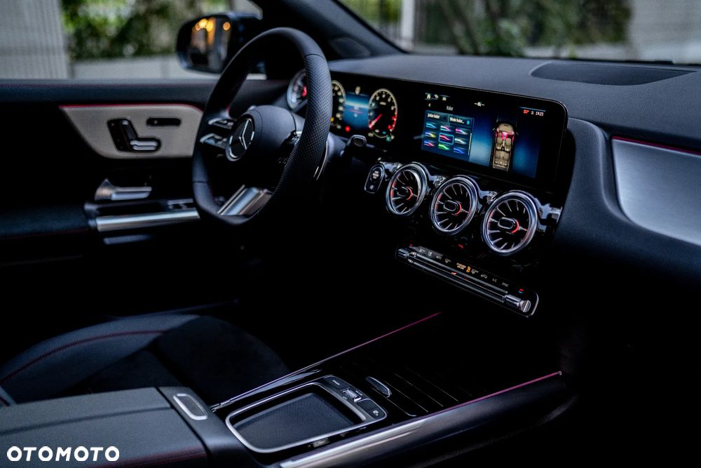 Mercedes-Benz GLA 200 mHEV AMG Line 7G-DCT - 32