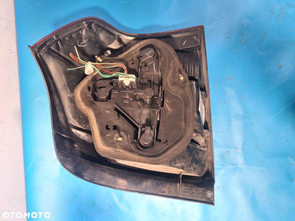 LAMPA TYŁ PRAWA TOYOTA COROLLA E120 - 2
