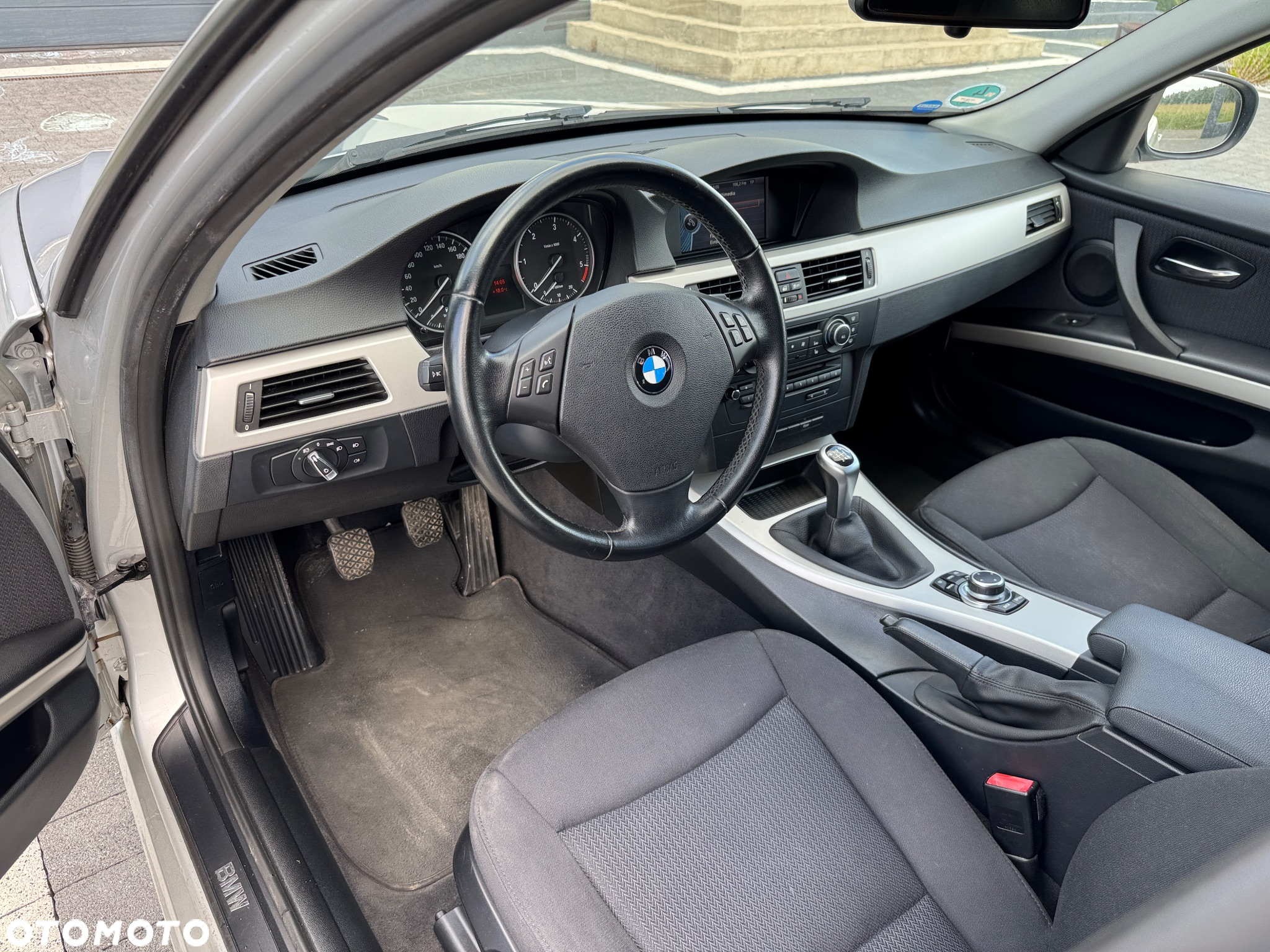 BMW Seria 3 318d DPF Touring Edition Exclusive - 16