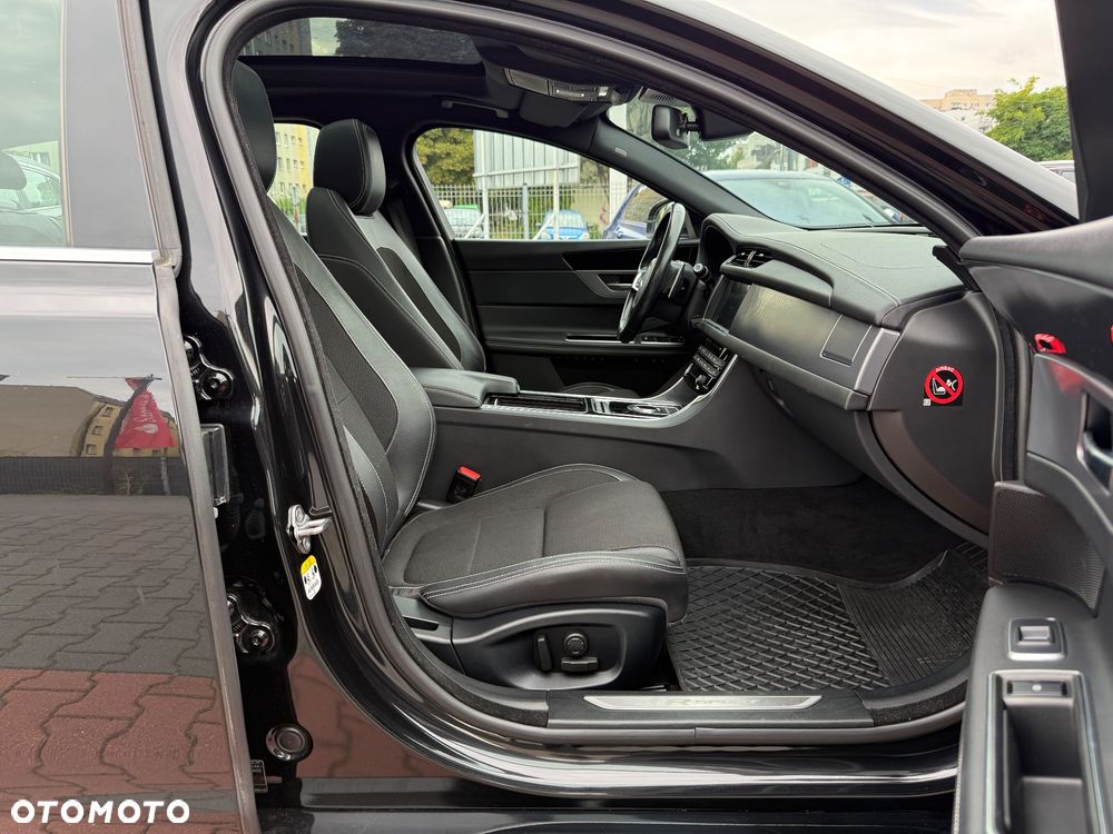 Jaguar XF 2.0 i4D R-Sport - 21