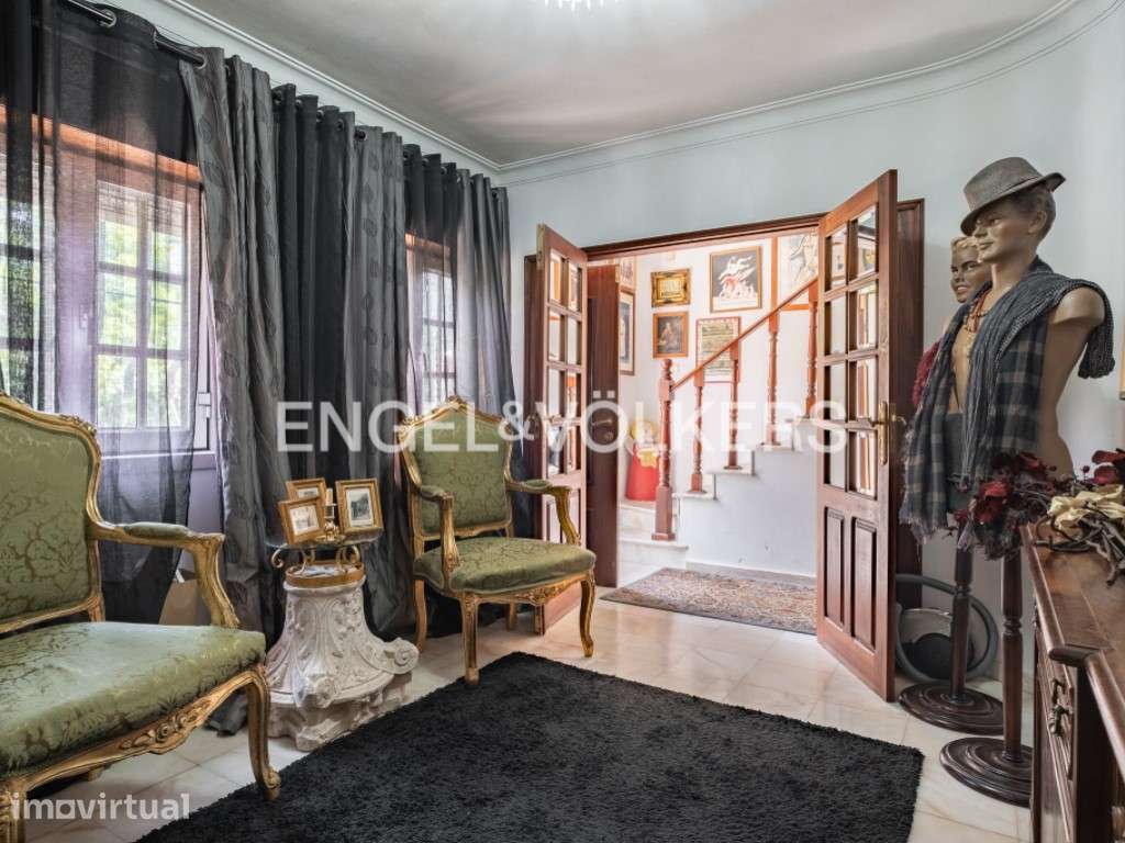 Elegante Moradia T4 com Jardim Privativo no Bairro da Encarnação - Grande imagem: 5/32