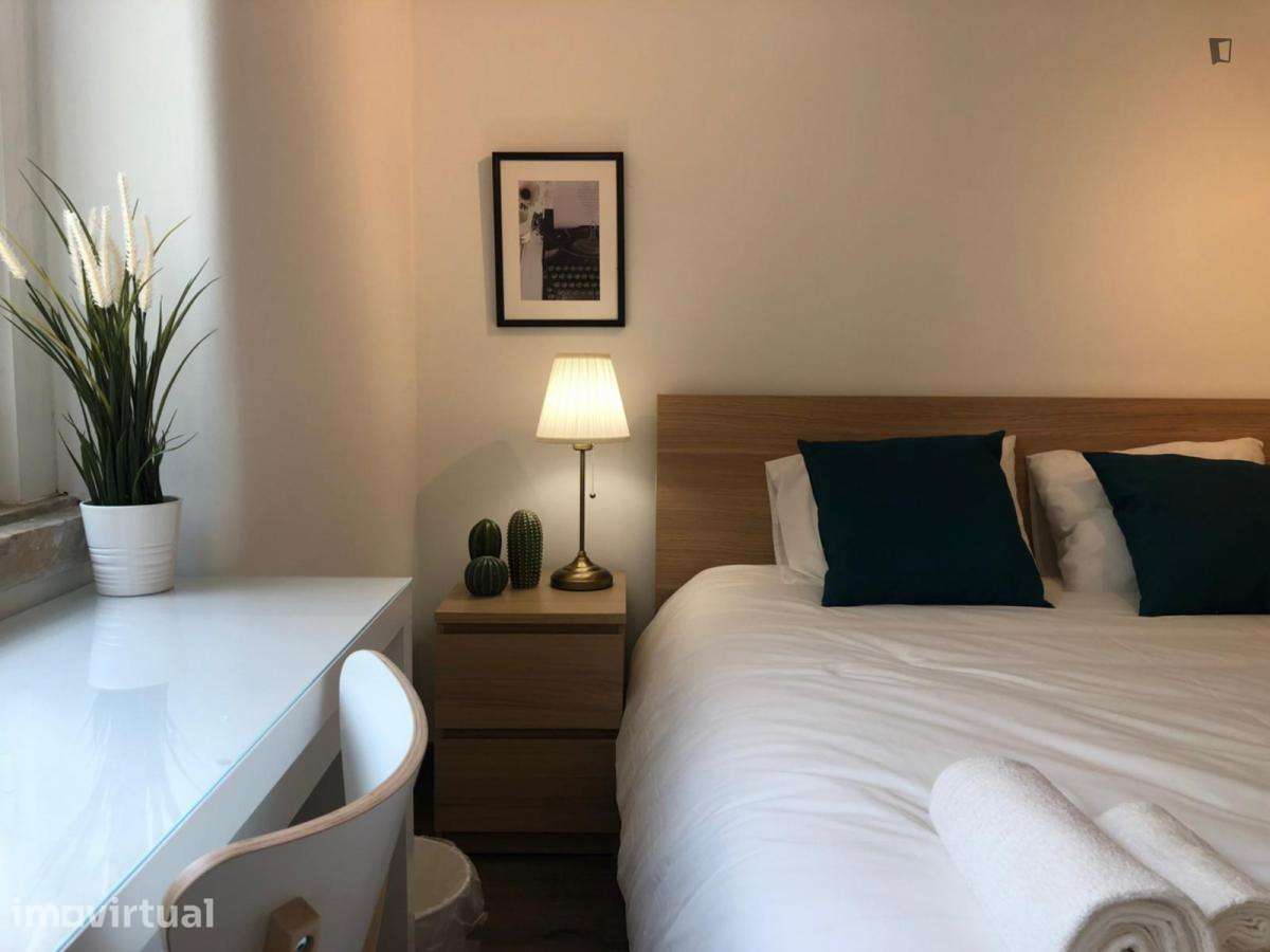 Quarto - localizado em Intendente Lisbon - Grande imagem: 3/10