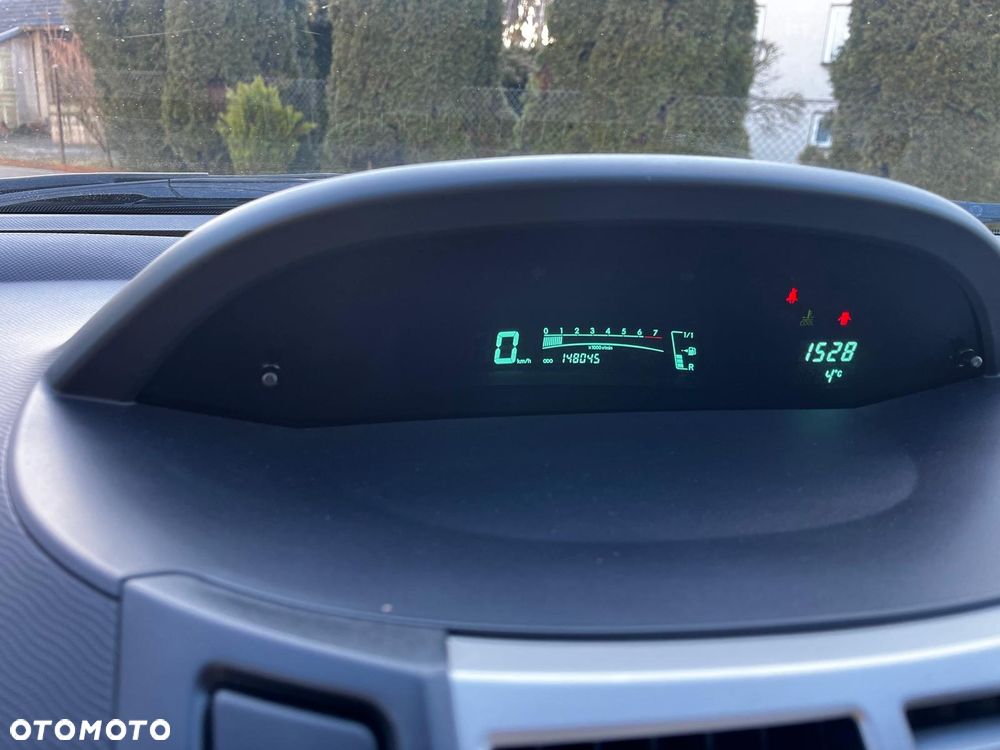 Toyota Yaris 1.0 VVT-i - 24