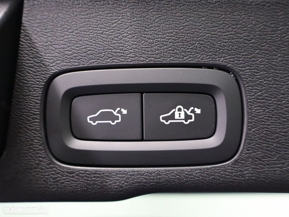 Volvo XC 60 2.0 T6 PHEV Core AWD - 21