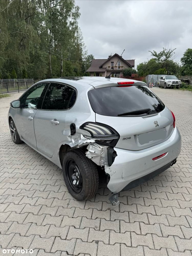 Peugeot 208 1.2 PureTech GPF Signature S&S - 9